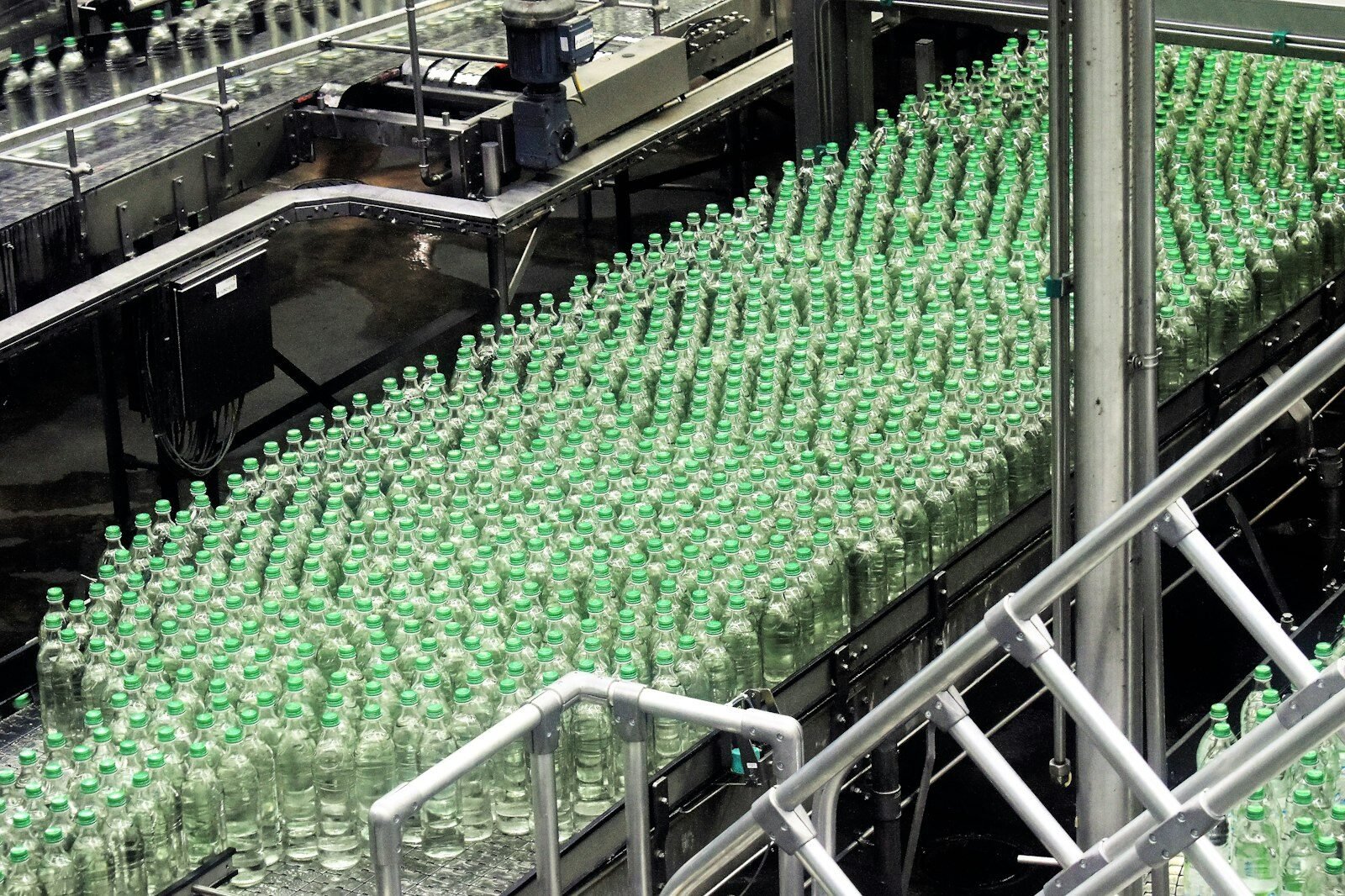 Önellenőrzési terv digitálisan – palackok a töltősoron